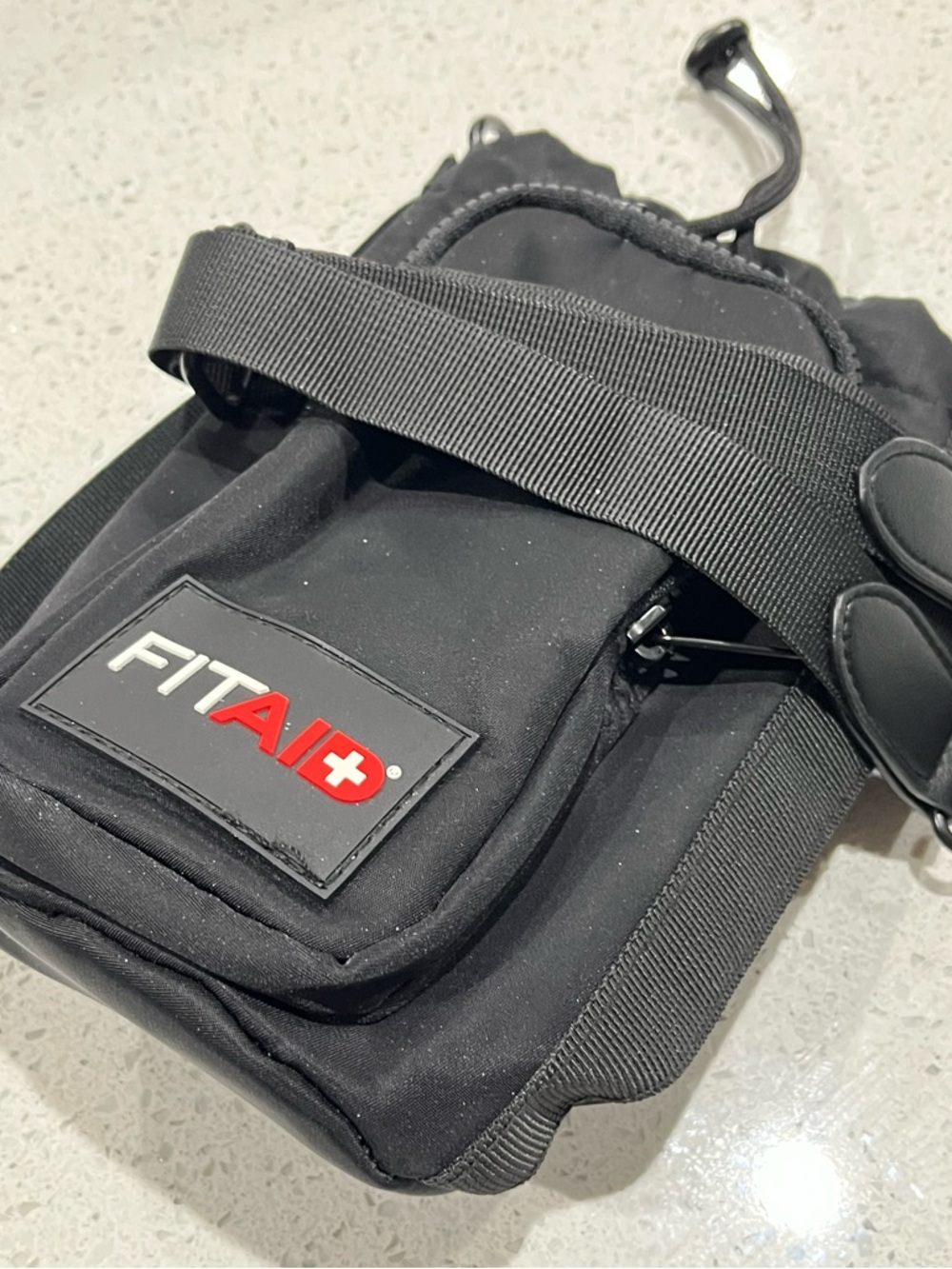 FitAid Insulated Adjustable Strap Water Bottle Carrier Bag - Picture 3 of 10